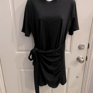 Adorable self tie mini dress. NWT